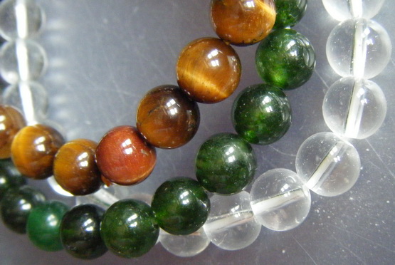 กำไลข้อมือ 3 เส้น พลอยตาเสือ หยกเขียว หินเขี้ยวหนุมาน