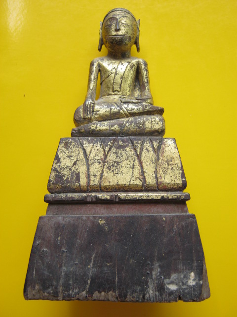 พระบูชา ไม้แกะลงรักปิดทองเก่า ( หน้าลาว ) 2 ถอด 