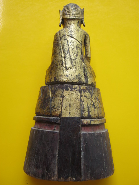 พระบูชา ไม้แกะลงรักปิดทองเก่า ( หน้าลาว ) 2 ถอด 