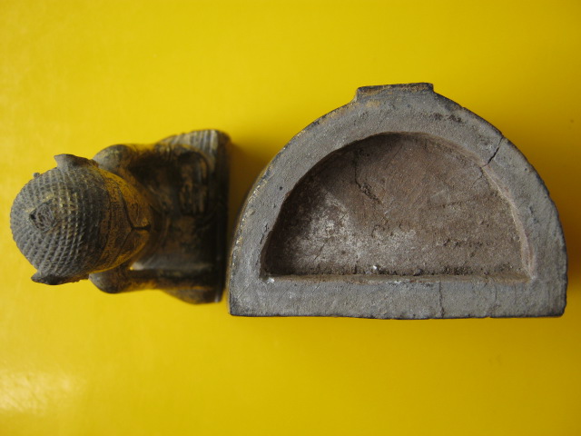 พระบูชา ไม้แกะลงรักปิดทองเก่า ( หน้าลาว ) 2 ถอด 