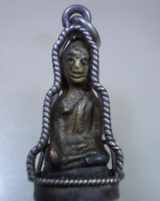 พระหล่อโบราณเก่า เลียมเงินเก่า ไม่ทราบที่