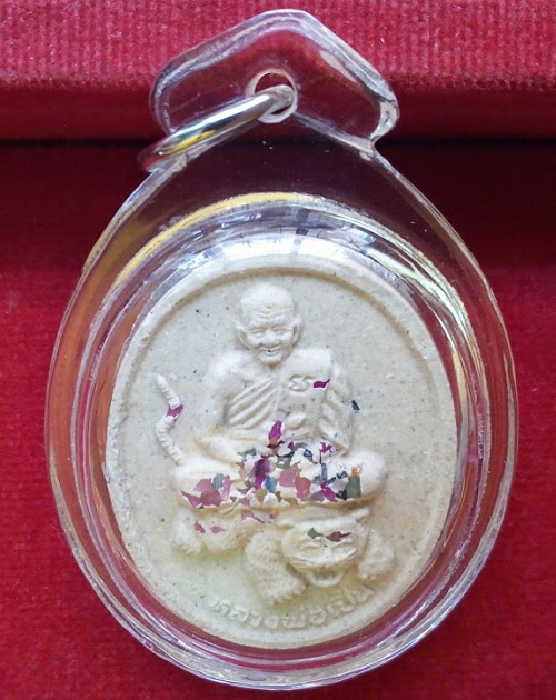 พระผงนั่งเสือโรยพลอย รุ่นมหาเศรษฐี หลวงพ่อเปิ่น วัดบางพระ นครปฐม ปี34