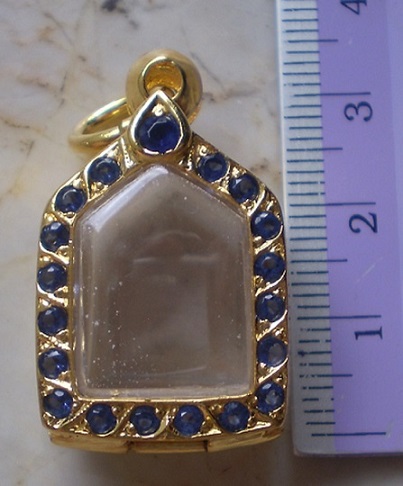 ตลับเงินล้อมพลอยน้ำเงิน  ชุบทองแท้ ใส่ขุนแผนพรายกุมารพิมพ์เล้ก เคาะเดียว 