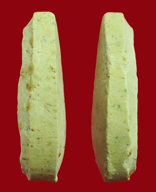 พระผงกลีบบัว หลวงปู่บัว ถามโก วัดเกาะตะเคียน จ.ตราด ปี ๒๕๓๔  เนื้อผงพุทธคุณ