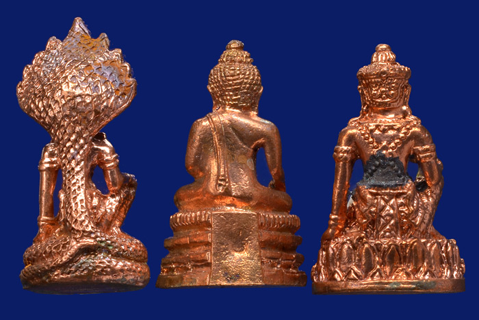 ลอยองค์ จตุคามรามเทพ + พระพุทธสิหิงค์ รุ่น เงินไหลมา 3 ขนาด 3.2 CM. พร้อมกล่องเดิมจากวัด