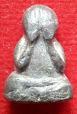 พระปิดตาเข้าตอกแตก