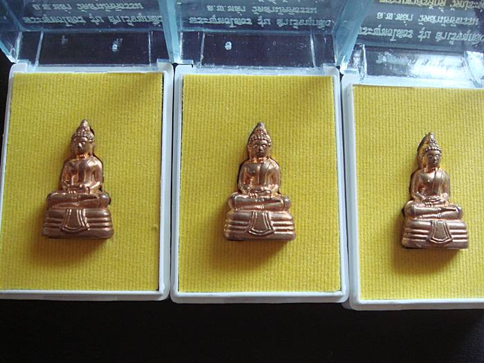 หลวงพ่อโสธร รุ่นสำเร็จทุกสิ่ง 3 กล่อง ปี 2557