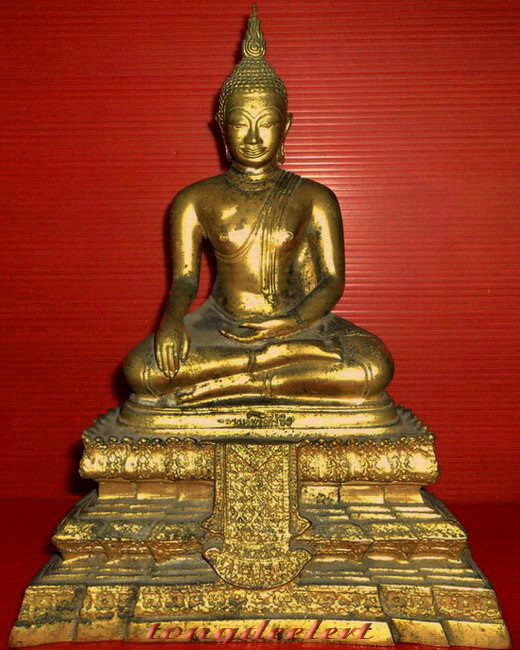 พระบูชาหลวงพ่อวัดไร่ขิง จ.นครปฐม กะไหล่ทอง รุ่นเก่า หล่อหนาค่ะ