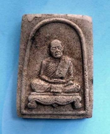 (((เคาะเดียว)))พระผงรูปเหมือนหลวงปู่ทิม วัดละหารไร่ เนื้อผงพรายกุมาร พิมพ์ใหญ่ ปี37 มีเส้นเกศา