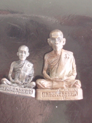 **วัดใจ ขำๆ** รูปหล่อหลวงพ่อสุบินทร์ วัดเทพประทานพร (ทีเดียว 2 องค์)  ...อ่านด้วยครับ....