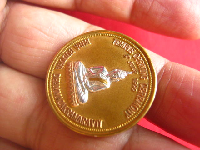เหรียญพระพุทธ วัดอมราวดี ลอนดอน อังกฤษ ปี 1999 บล็อกนอก ชุบสามกษัตริย์