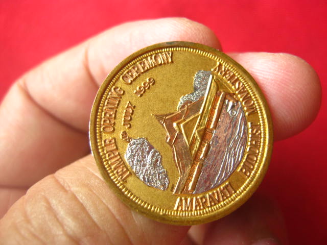 เหรียญพระพุทธ วัดอมราวดี ลอนดอน อังกฤษ ปี 1999 บล็อกนอก ชุบสามกษัตริย์