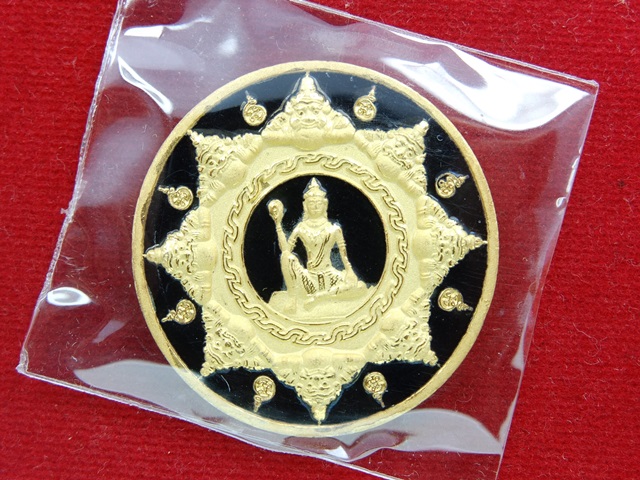 เหรียญจตุคามรามเทพ รุ่นจอมจักรพรรดิ์มหาบารมี ชุบทองลงยาสีดำ หมายเลข 1558