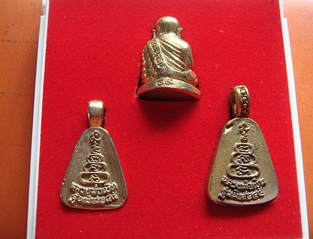 หลวงพ่อเงิน วัดบางคลาน จ.พิจิตร ปี 2545 พิธีมหาพุทธาภิเษก ชุด 3 องค์