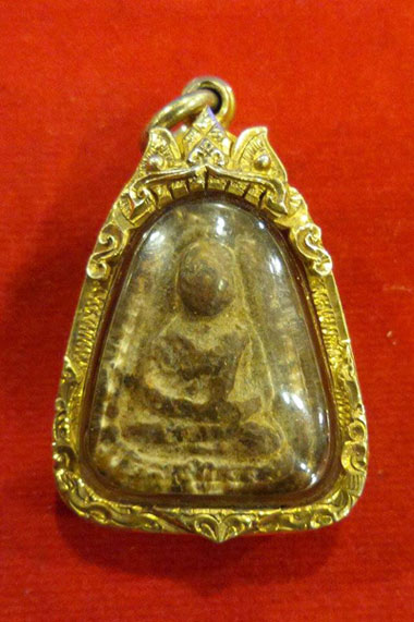 พระหลวงพ่อเขียนพิมพ์จอบหลวงพ่อเงิน เนื้อขี้ผึ้งเทียนชัย เลี่ยมเงินชุบทอง