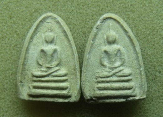 **วัดใจ**สมเด็จหลวงปู่หินวัดระฆัง พิมพ์ทรงกลีบบัว 2 องค์**เชิญชมครับ