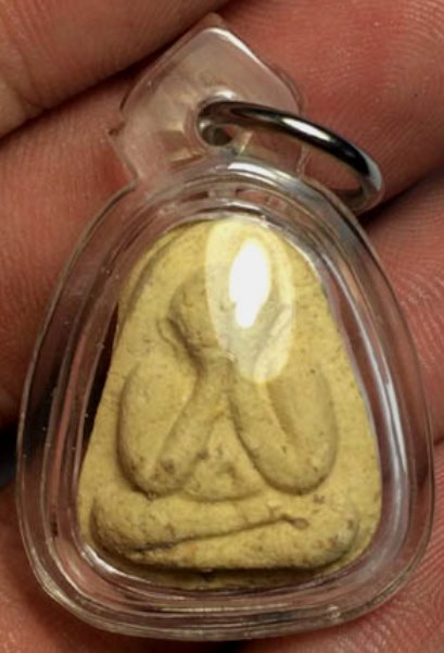 พระปิดตา ปี2516 เนื้อขาวอมเหลืองว่านดอกทอง วัดยายร้า จ.ระยอง สภาพพอใช้ ดูง่าย