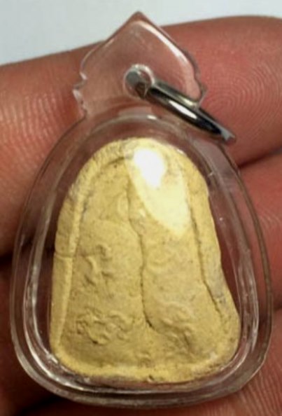 พระปิดตา ปี2516 เนื้อขาวอมเหลืองว่านดอกทอง วัดยายร้า จ.ระยอง สภาพพอใช้ ดูง่าย