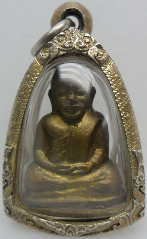 รูปเหมือนปั๊ม หลวงพ่อเงิน บางคลาน ปี 15 วัดมูลเหล็ก พิมพ์ฐานกว้าง หรือพิมพ์นิยม (ไม่ตอกโค้ด)  