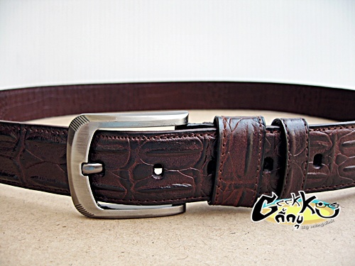   เข็มขัดหนังแท้ (หนังวัว) ทำลายจระเขั สีน้ำตาล  