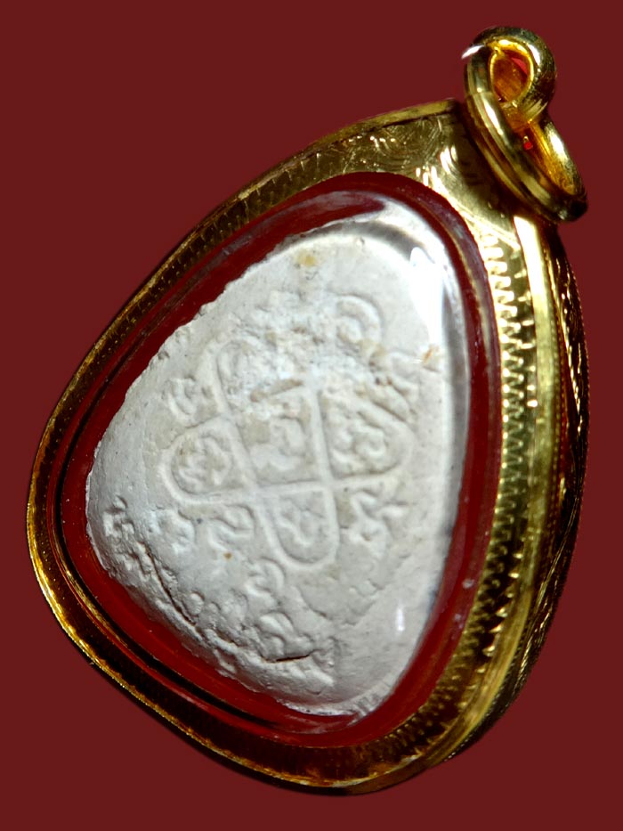 (4) พระปิดตาใหญ่ ผงพรายกุมาร หลวงปู่ทิม หลังยันต์ห้า ฝังพลอย ปี 17 + เลี่ยมทอง พร้อมใบเซอร์