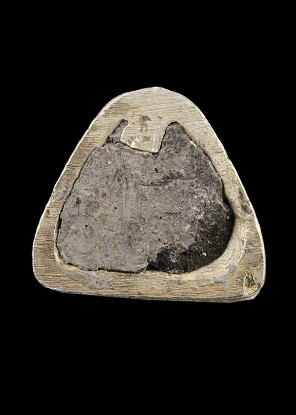 << 1 ใน 300 >>ลป.ทิม วัดละหารไร่ รุ่นชินบัญชร มหาปราบ เนื้อเงิน ปี 2546 หมายเลข 65