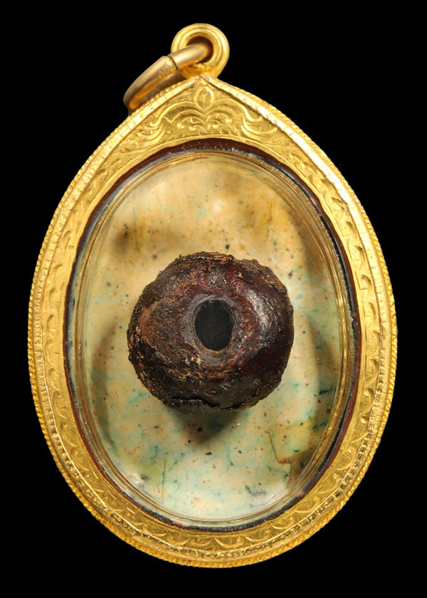 ล๊อคเก็ตฉากสี หลวงปู่ทิมหลังแปะเม็ดประคำ สวยหายากสุดๆ เต็มสูตรเลี่ยมทองงานมือ สุโขทัย ยิงเม็ดไข่ปลา 