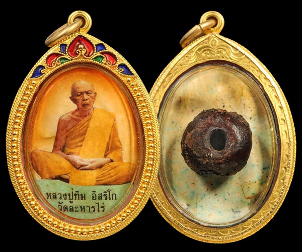 ล๊อคเก็ตฉากสี หลวงปู่ทิมหลังแปะเม็ดประคำ สวยหายากสุดๆ เต็มสูตรเลี่ยมทองงานมือ สุโขทัย ยิงเม็ดไข่ปลา 