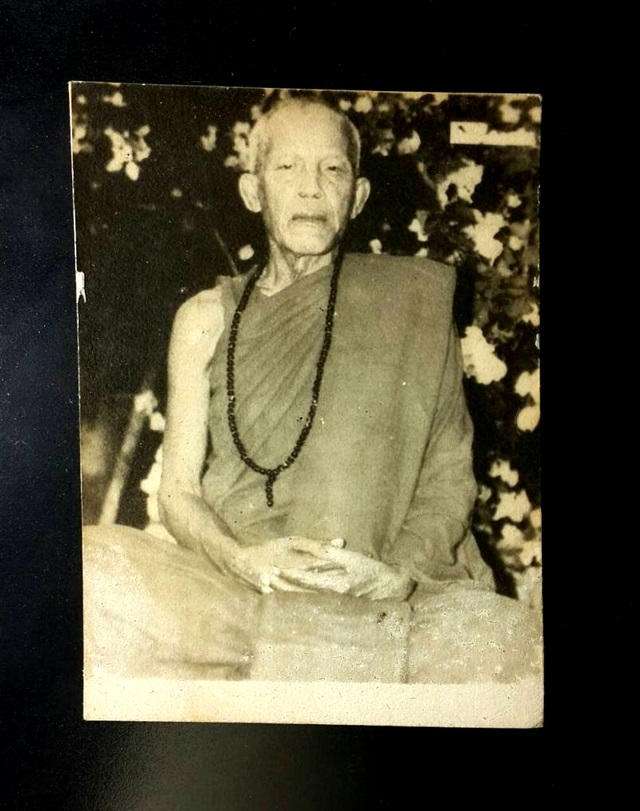 หายาก!!! รูปถ่าย หลวงปู่ตื้อ อจลธมฺโม วัดป่าอรัญวิเวก