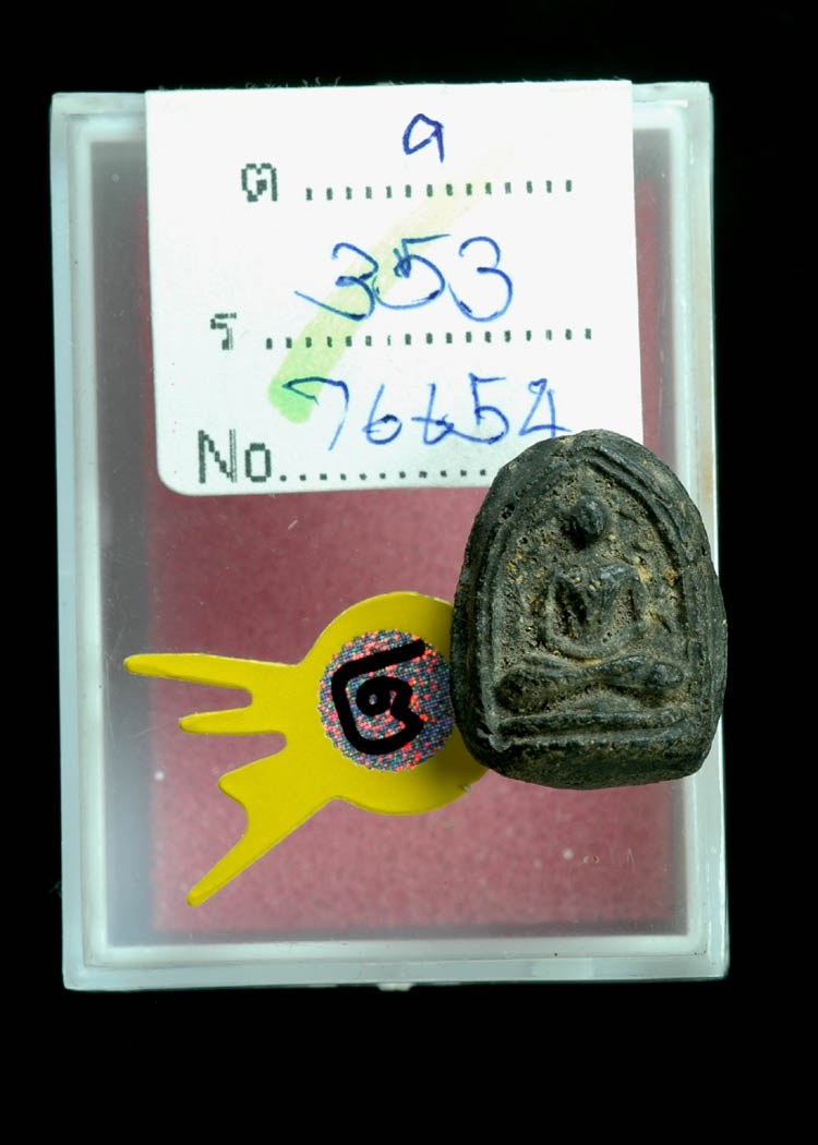 พระกรุวัดท้ายตลาด พิมพ์เล็บมือข้างกนก