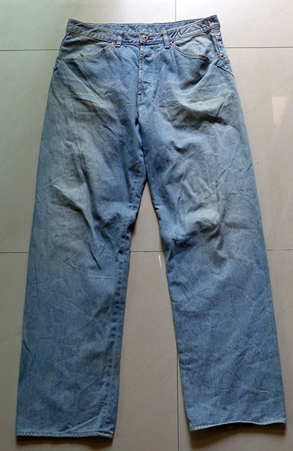 ยีนส์ GUESS ของแท้ แบรนด์ดัง USA จัดไปเคาะเดียว