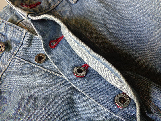 ยีนส์ GUESS ของแท้ แบรนด์ดัง USA จัดไปเคาะเดียว