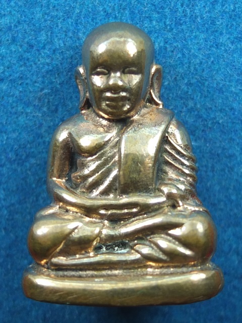 หลวงพ่อเงิน วัดบางคลาน รุ่นกองทุน 53 พิมพ์นิยม เนื้อนวะโลหะกลับดำ หมายเลข 1010 สร้างเท่าพ.ศ. 2,553 อ