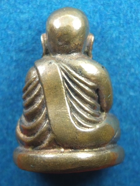 หลวงพ่อเงิน วัดบางคลาน รุ่นกองทุน 53 พิมพ์นิยม เนื้อนวะโลหะกลับดำ หมายเลข 1010 สร้างเท่าพ.ศ. 2,553 อ