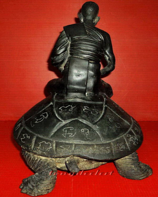 รูปเหมือนบูชาหลวงปู่หลิวนั่งเต่า รุ่นแรก เสาร์ 5 วัดไร่แตงทอง หายาก สวยมากค่ะ