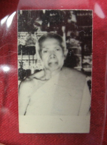 รูปถ่ายฉลองสมณศักดิ์หลวงปู่ทิม หลังจารย์ยันต์เฑาะว์ออกวัดป่าประดู่ ปี08 