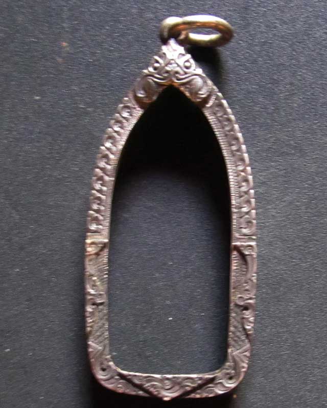 กรอบเงิน งานแกะมือ ซุ้มหน้าสิงห์