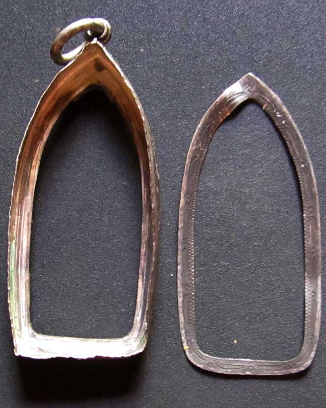 กรอบเงิน งานแกะมือ ซุ้มหน้าสิงห์