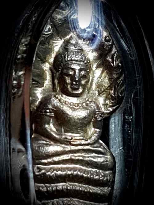 พระนาคปรก หลวงพ่อคูณ ปริสุทโธ รุ่นเสาร์ห้าคูณพันล้าน เนื้อเงินเลี่ยมพร้อมใช้ ปี 2537