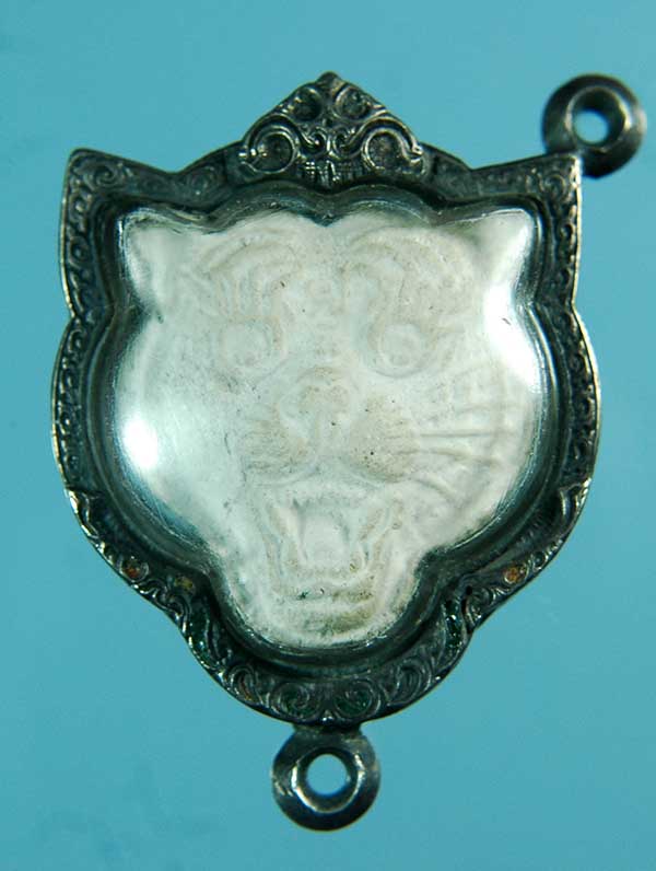 หน้าเสือหลวงพ่อเปิ่น รุ่นใหญ่ เนื้อผงพุทธคุณ 2535 เลี่ยมเงินตามรูปคับ