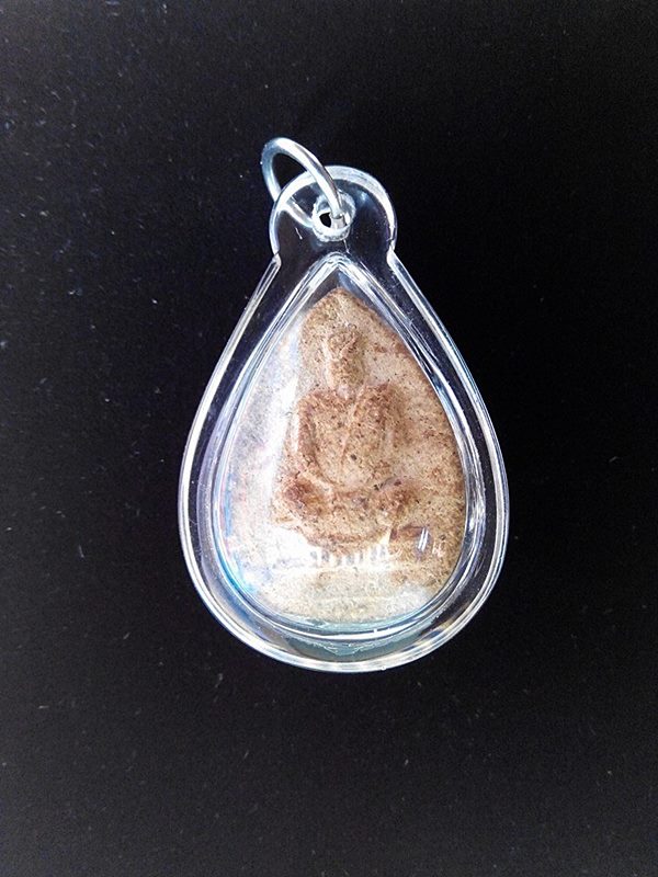 เคาะเดียวไปเลย...พระเนื้อผงผสมว่าน108 พิมพ์กลีบบัวหลวงพ่อสงฆ์ รุ่นมุ่ยจิง ปี 17