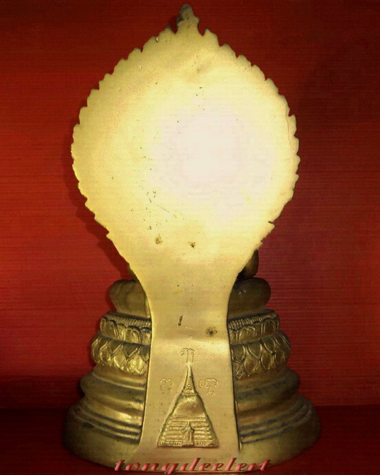 พระบูชาพระพุทธสิหิงค์ วัดพระปฐมเจดีย์ จ.นครปฐม กะไหล่ทองค่ะ