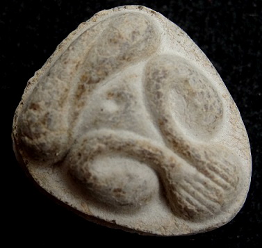 พระปิดตามหาเสน่ห์ หลังยันต์พุทโธ เนื้อเกสรนวลๆ