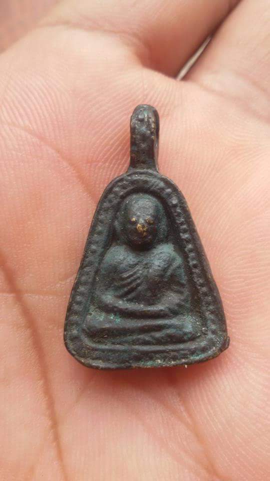 เหรียญจอบหลวงพ่อเงิน วัดบางคลาน รุ่นปืนแตก