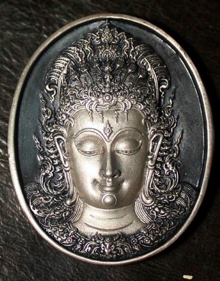 เหรียญเงินพระโพธิสัตว์ประทานความสุข 60 ปี อาจารย์เฉลิมชัย โฆษิตพิพัฒน์ 