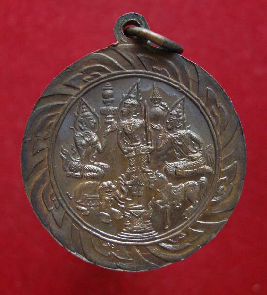 เหรียญจักรพรรดิ หลวงพ่อสด วัดปากน้ำ ปี 2520 พิมพ์นิยม
