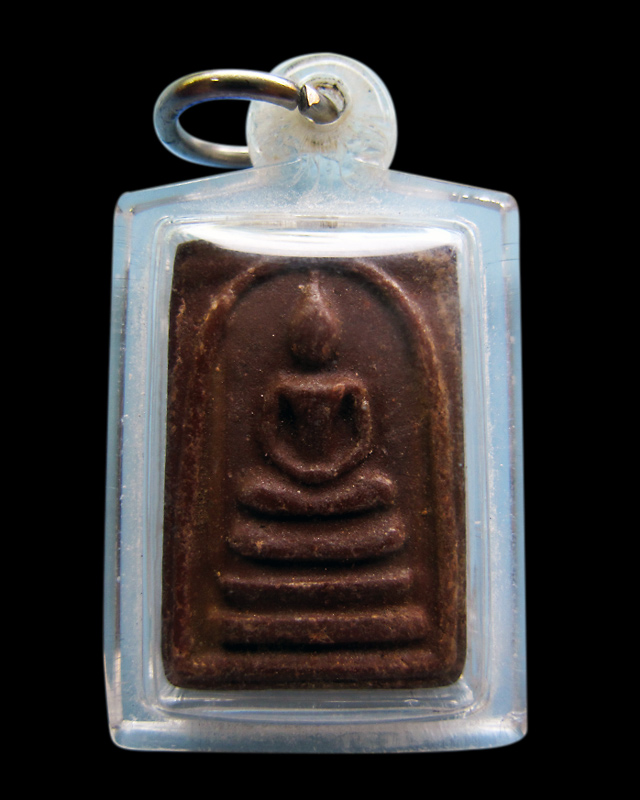 พระสมเด็จคะแนน หลังรูปเหมือน หลวงปู่สี ฉันทสิริ เนื้อช็อคโกแล็ต ปี 2518 วัดเขาถ้ำบุญนาค จ.นครสวรรค์