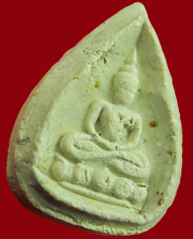 พระผงกลีบบัว หลวงปู่บัว ถามโก วัดเกาะตะเคียน จ.ตราด ปี ๒๕๓๔ เนื้อผงพุทธคุณ / ๒