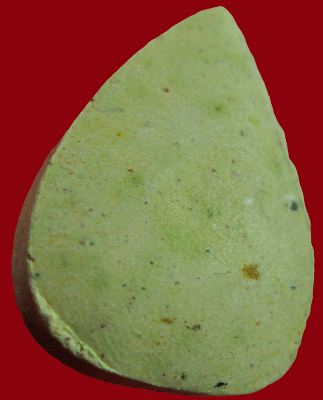 พระผงกลีบบัว หลวงปู่บัว ถามโก วัดเกาะตะเคียน จ.ตราด ปี ๒๕๓๔ เนื้อผงพุทธคุณ / ๒