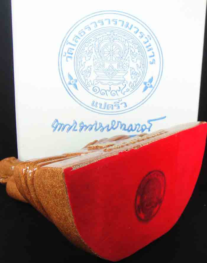 พระพุทธโสธร เนื้อเรซิ่นกระเบื้องหลังคาโบส์ถ พุทธลักษณะสวยงามมาก ขนาดหน้าตัก 5 นิ้ว ความสูง 9.5 นิ้ว